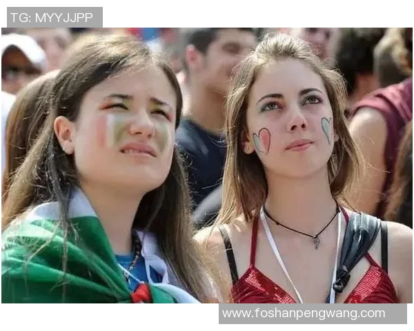 手绘T恤展现足球明星魅力与个性打造独特时尚潮流 手绘T恤展现足球明星魅力与个性打造独特时尚潮流