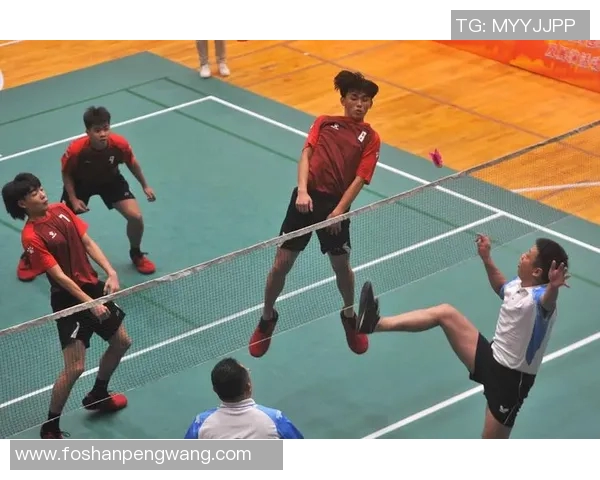 踢毽子与足球明星的完美结合展现运动魅力与技巧之美 踢毽子与足球明星的完美结合展现运动魅力与技巧之美