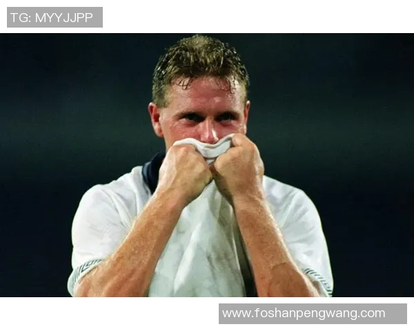 昔日足球明星的落寞瞬间与孤独心情的真实写照图片分享