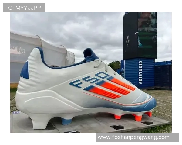 足球明星日常穿着的运动鞋款式与品牌解析 足球明星日常穿着的运动鞋款式与品牌解析