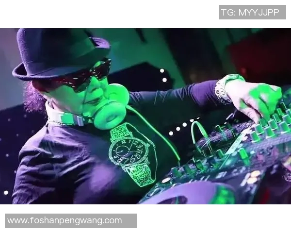 82年生足球明星的传奇人生与辉煌成就探秘 82年生足球明星的传奇人生与辉煌成就探秘