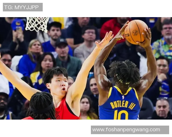 NBA篮球明星在赛场上展现卓越技艺与激情对决的精彩瞬间