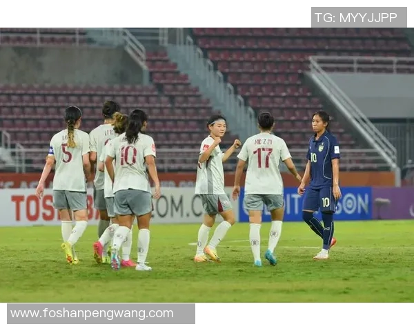 中国足球迎战泰国队期待逆袭展现实力与团队合作精神